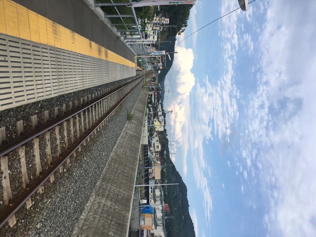 シェアハウスのある浦宿駅から女川方面の眺め
