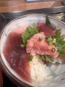 ようやく海鮮丼