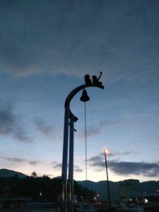 縁の元で生きる街