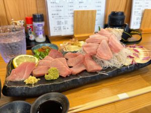 マグロ刺身定食をいただきました。