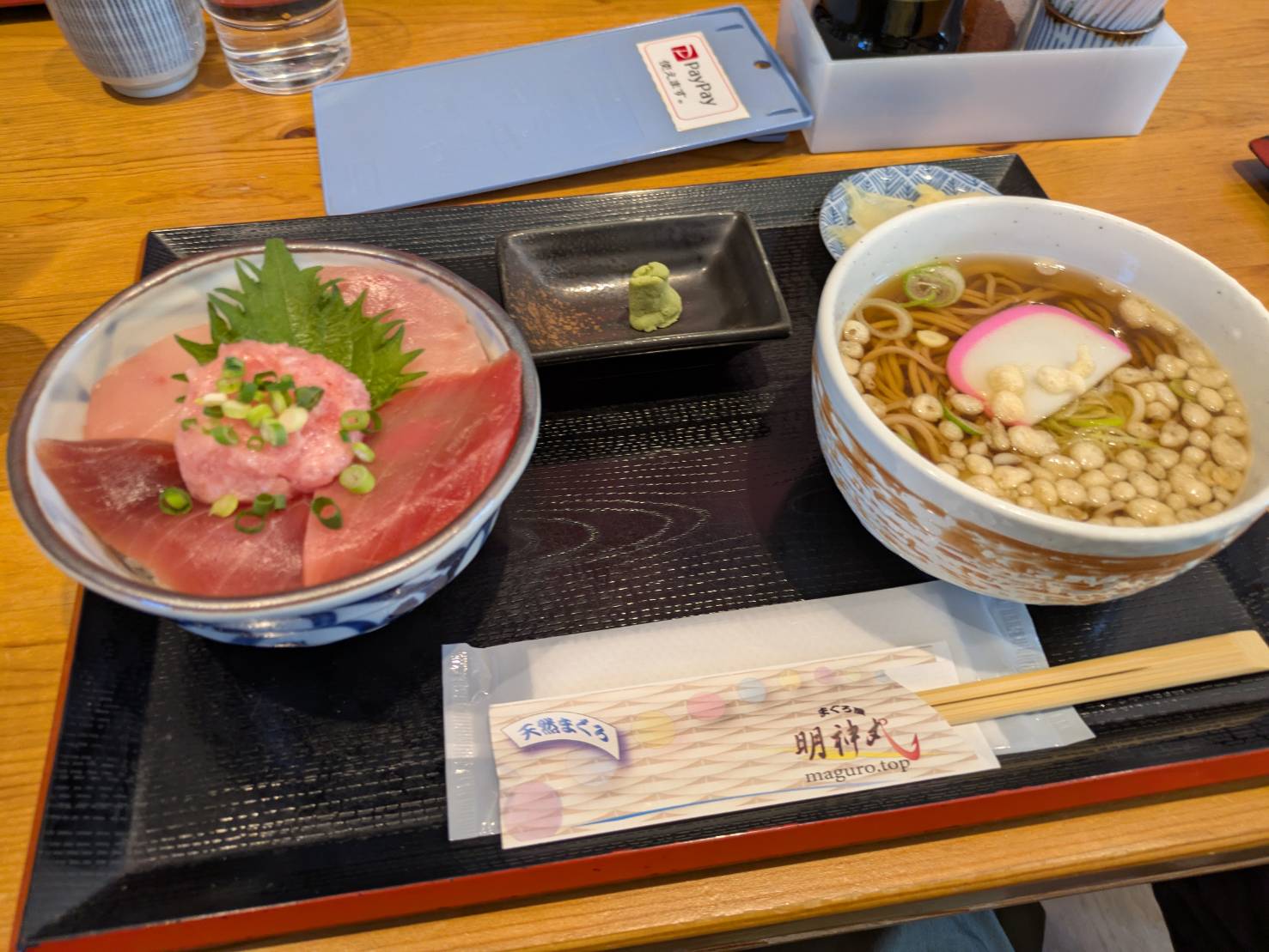 海街の贅沢。明神丸で味わう「マグロ×そば」の黄金比